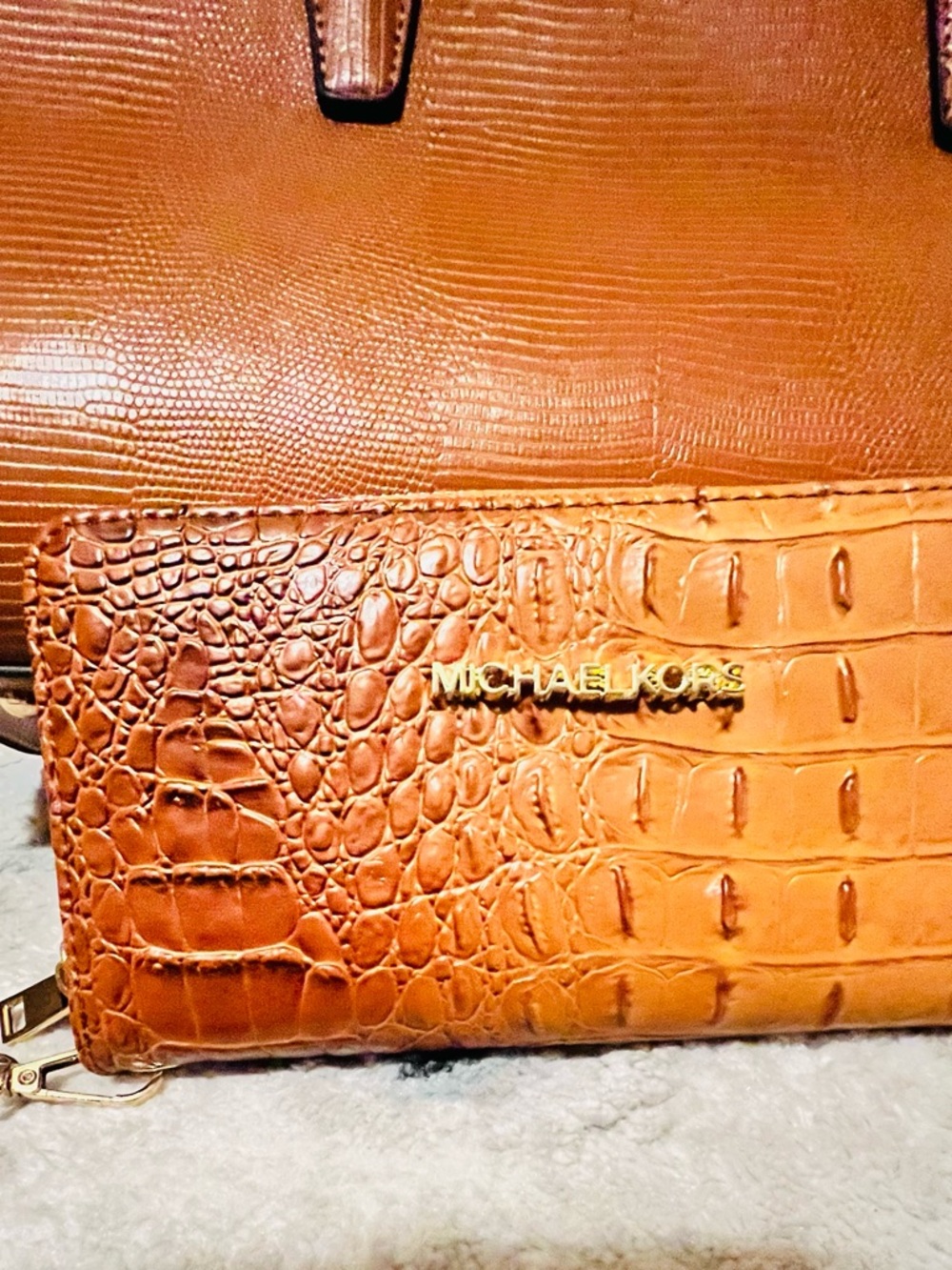Michael Kors (NOT) Multi-Color Croc-Embossed Leather Tote/Crossbody with Wallet - Picture 7 of 11